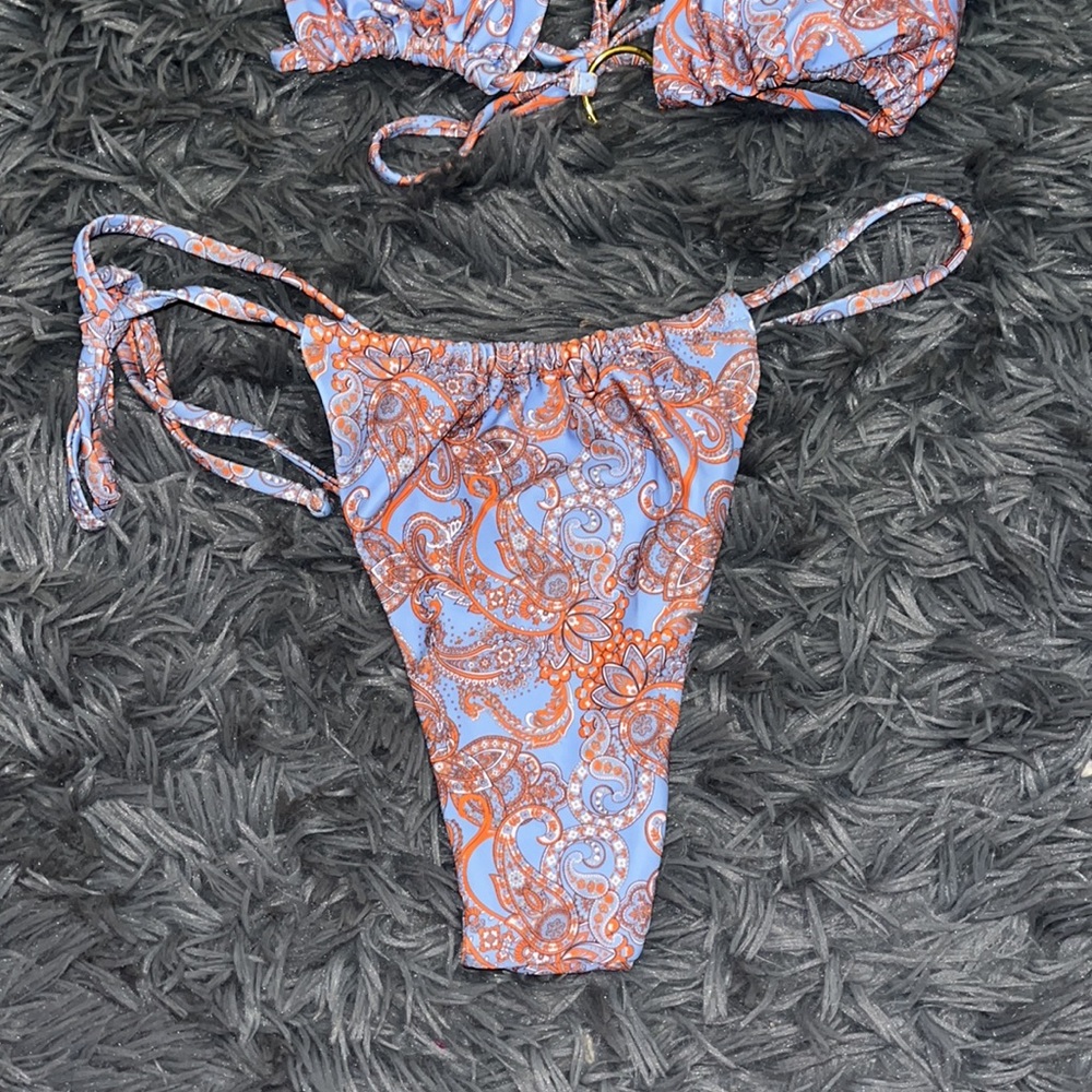 Bikini! - Picture 2 of 2